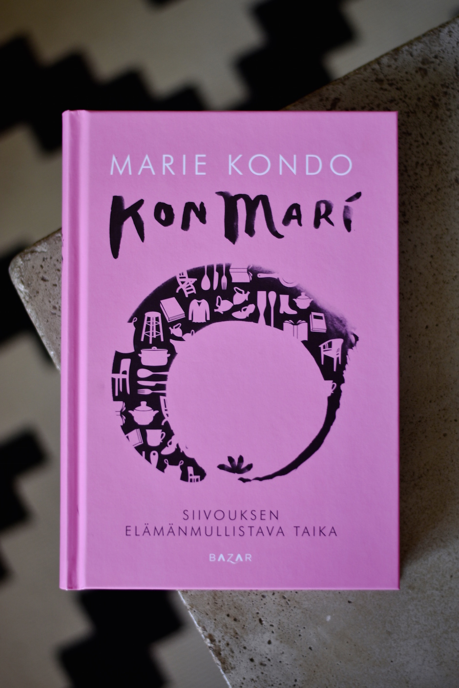 Marie Kondo KonMari siivouskirja